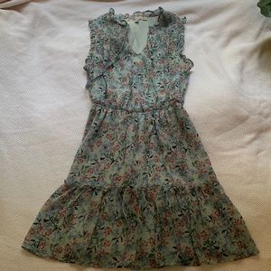 Floral dress. Fits super comfy but not very flowy